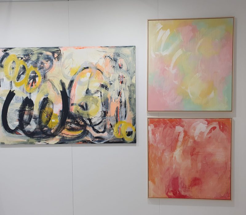 "Modernes Wandbild im Showroom Augsburg - Abstrakte Malerei von Janet Bieder"